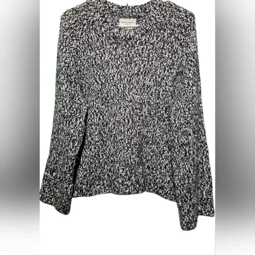 Abercrombie & Fitch Monochrome Knit Sweater EUC Medium PTP 23